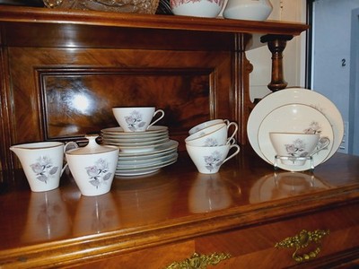True Vintage Geschirr SCHWARZE ROSE komplett 6 Personen - Service aus 1951 -L679