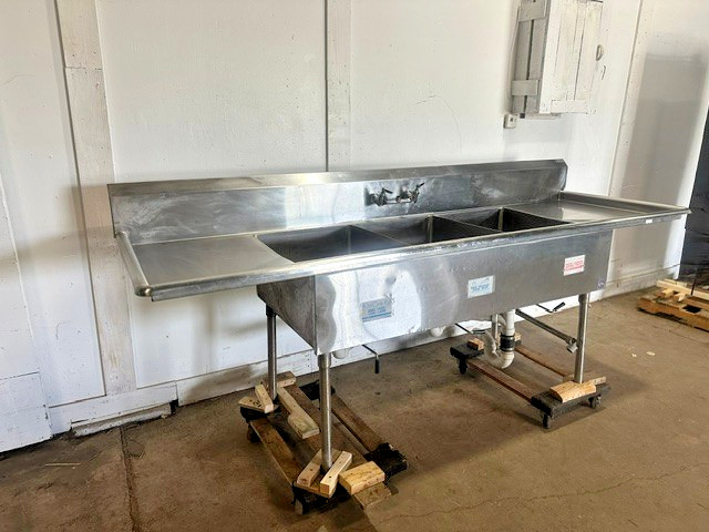 "JOHN BOOS" H.D COMMERCIAL S.S 3 COMPARTMENTS SINK W/ 2 DRAINBOARDS, NSF