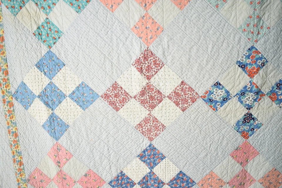 GRAPHIC Vintage Ocean Waves Antique Quilt ~Nice Red Background! - Image 2 of 4