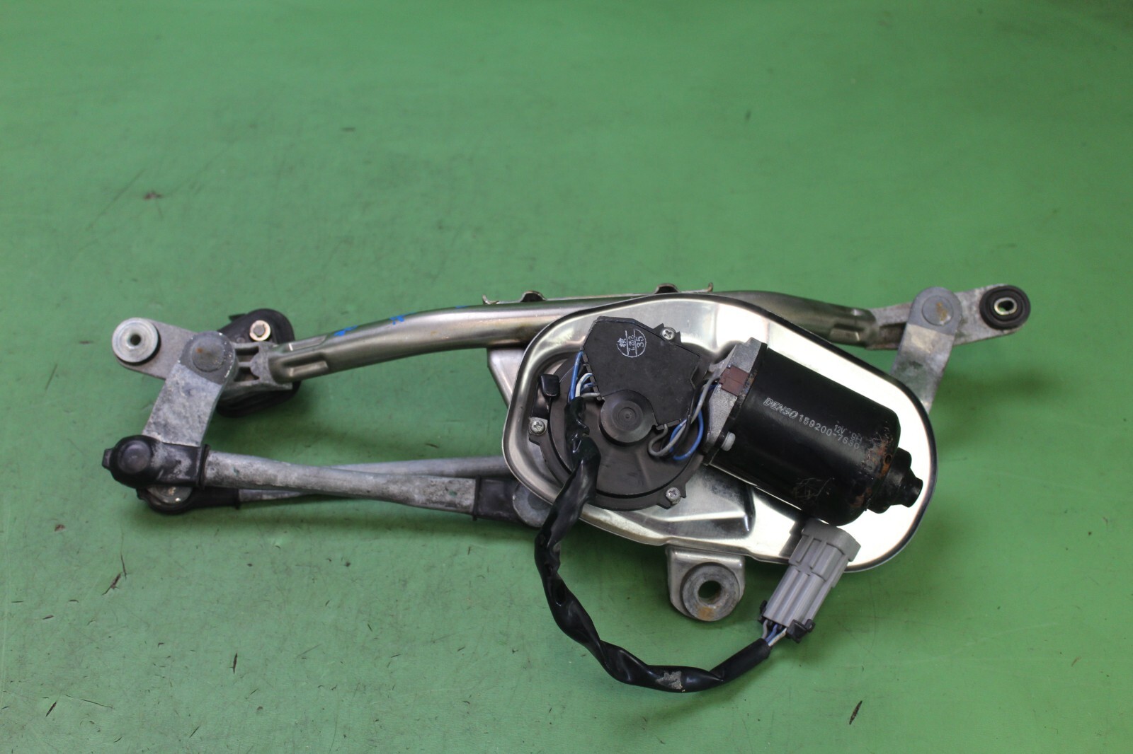 2007 MASERATI QUATTROPORTE FRONT WINDSHIELD WIPER MOTOR LINKAGE TRANSMISSION OEM