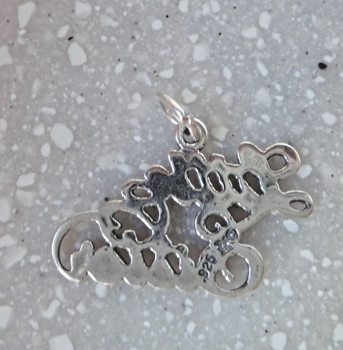 Ciondolo Sorority Argento Sterling 15x23mm dice Sorella in Corsivo può essere Sorority - Foto 3 di 3
