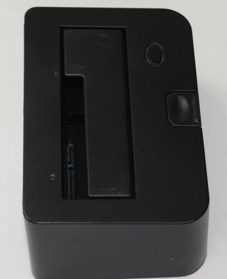 Thermaltake BlacX N0028USU 2.5” 3.5” USB 2.0 Hard Drive Docking Station - Image 2 of 4