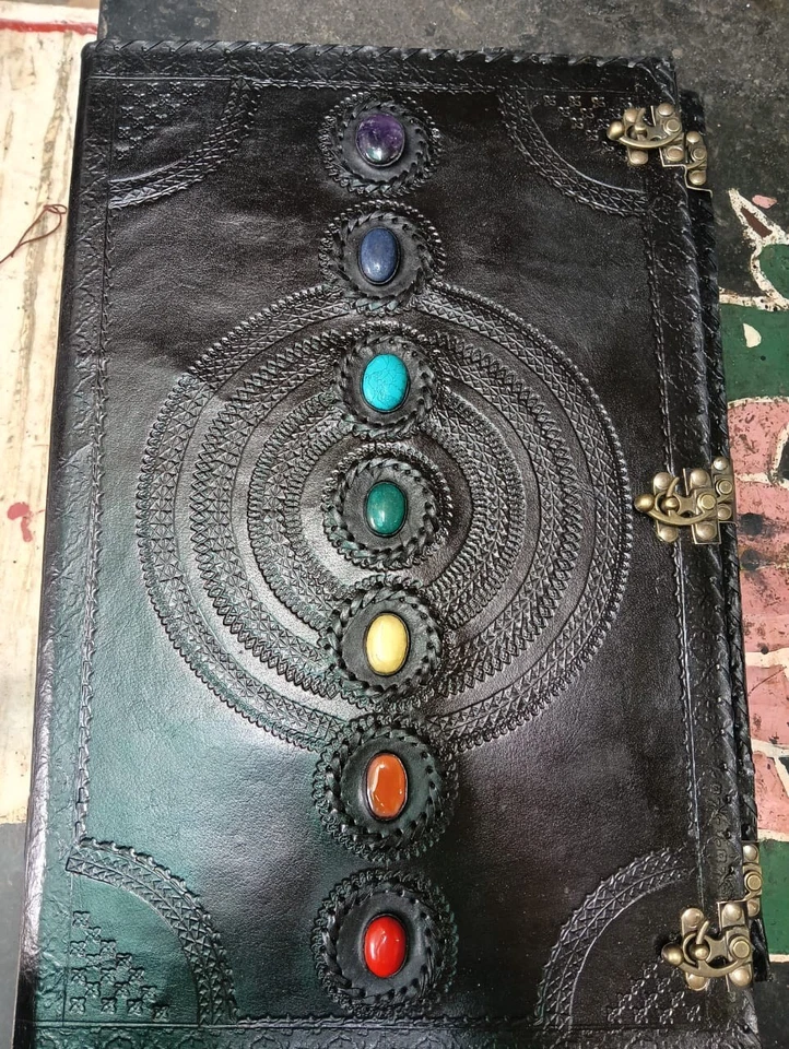 Cuaderno holístico de cuero hecho a mano de 7 chakras | Diario de yoga I diario 14x22"- verde Foto 3 de 4