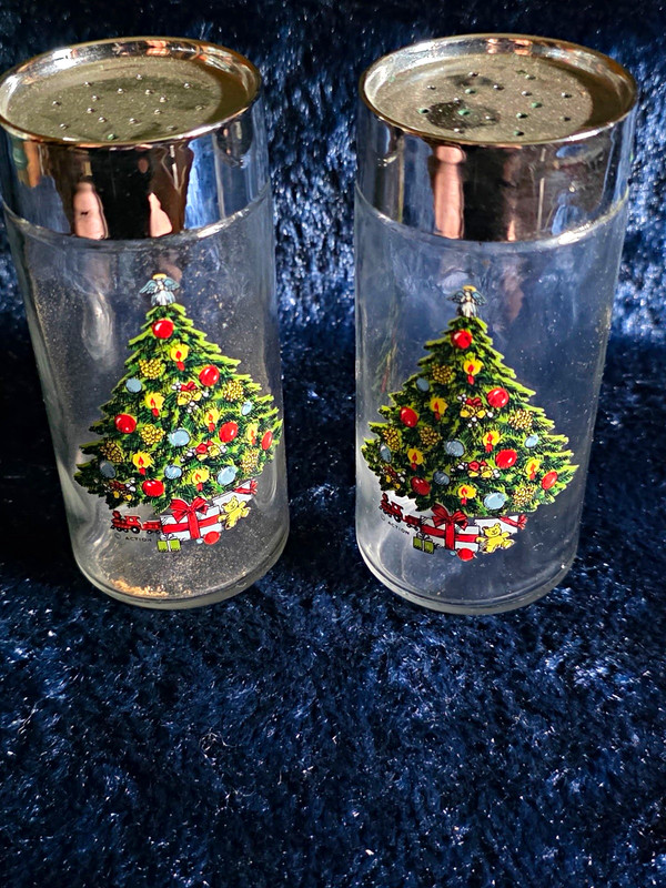 Glass Salt & Pepper Shaker Set w/ Metal Lids, Clear/Silver Christmas Tree 2pc