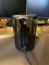 2013 Apple Mac Pro (Trash Can) - 3.7GHz Quad-...