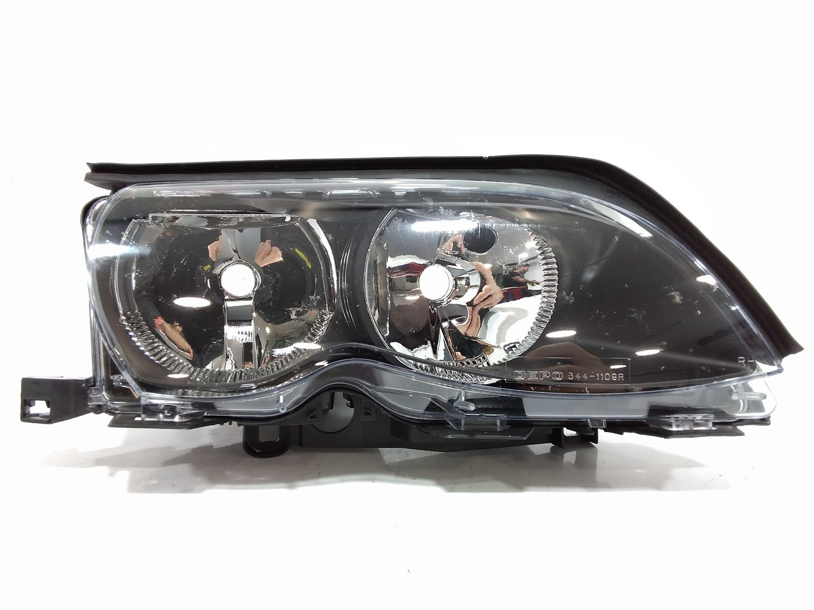 Phare droit BMW E46 Phase 2 avec réflecteur haute performance pour éclairage nocturne accru