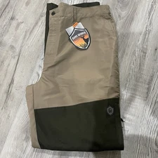 Game Winner Men's Pants Size XL (40-42) NWT Tan/dark Green