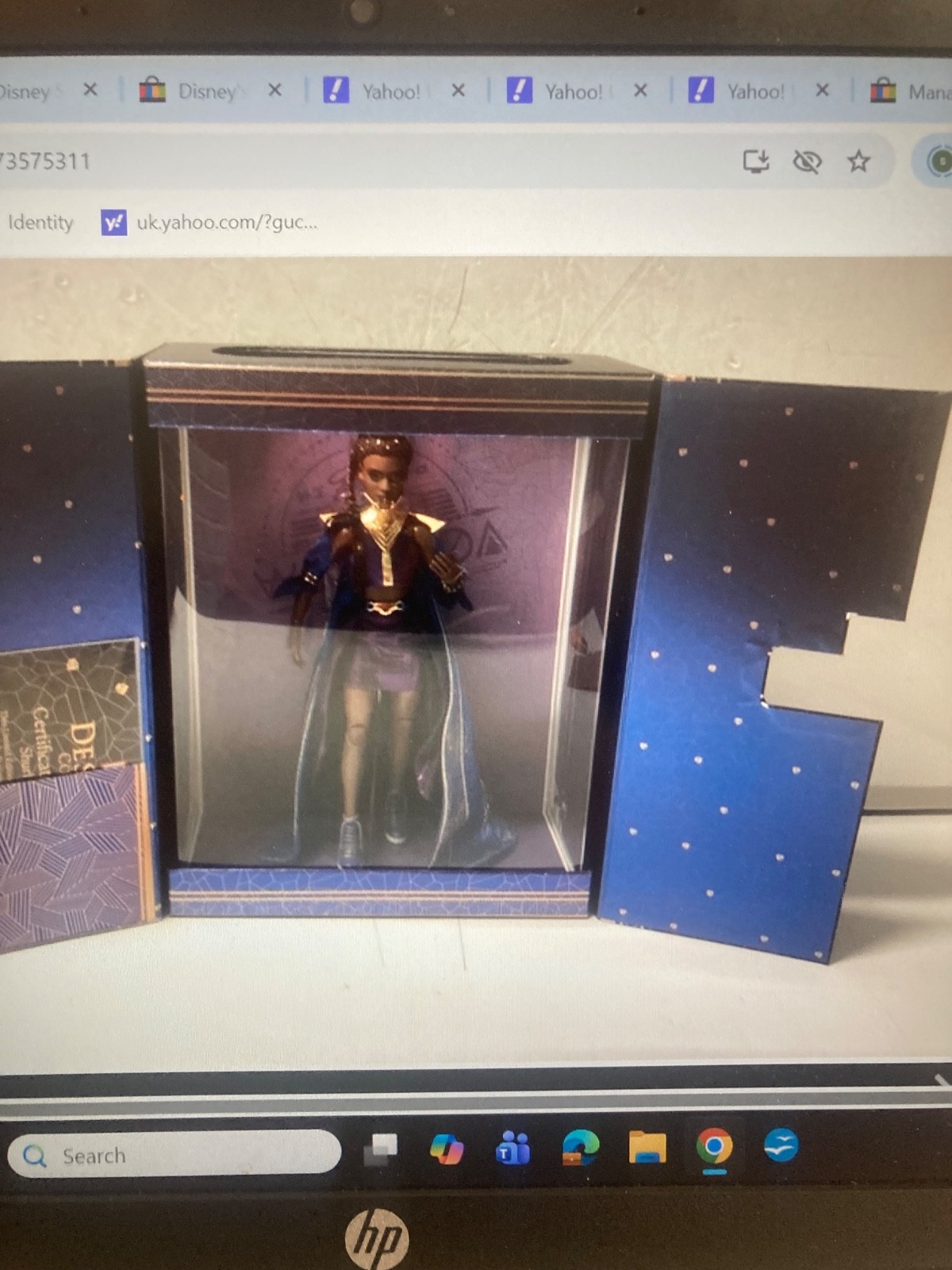 Muñeca de colección Marvel Designer World of Wakanda Shuri en caja de presentación