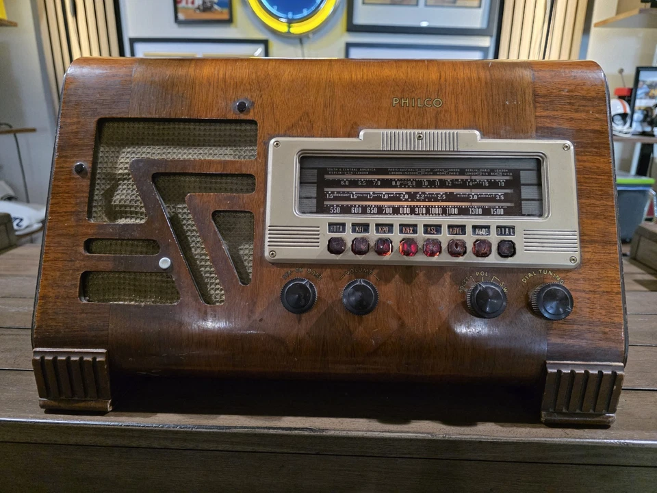 Radio tubo de mesa de madera con cuña modelo 40-155T Philco 1939/40 vintage ¡FUNCIONA!! Foto 4 de 4
