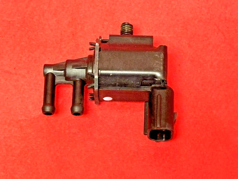 Solenoide de control de válvula de recirculación de gases de escape K5T48075 para Mazda Foto 2 de 4