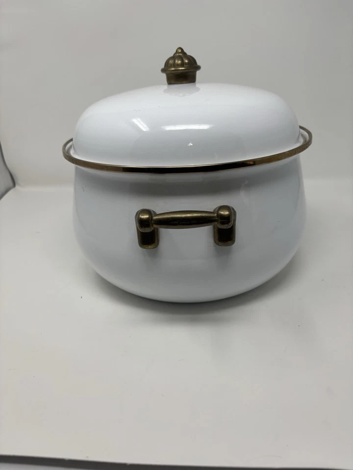 Bon Chef Enamel Pot 3 Qt. with Handles Vintage Serving Ivory Lid - Image 2 of 4