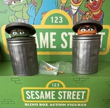 SUPER 7 REACTION SESAME STREET OSCAR GROUCH ORANGE CHASE GREEN BLIND BOX