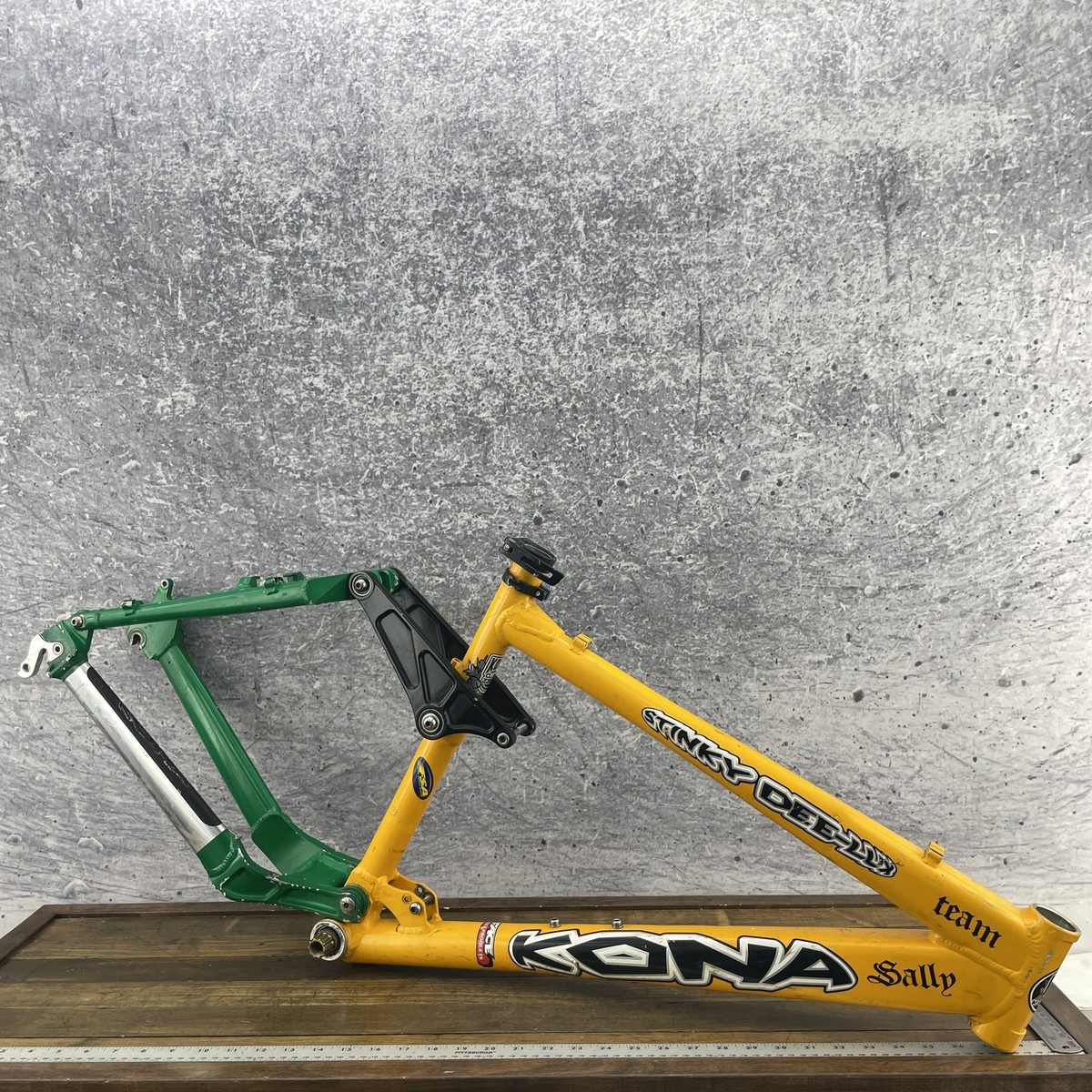 Vintage Kona Stinky Dee-Lux Frame 18in Aluminum Freeride DH