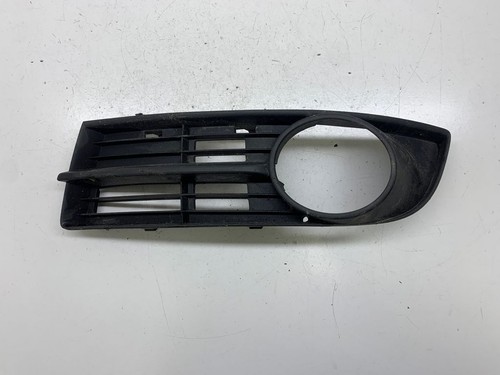 Volkswagen Touran I 2006 Verkleidung Nebelscheinwerfer / Gitter vorne DRA30486