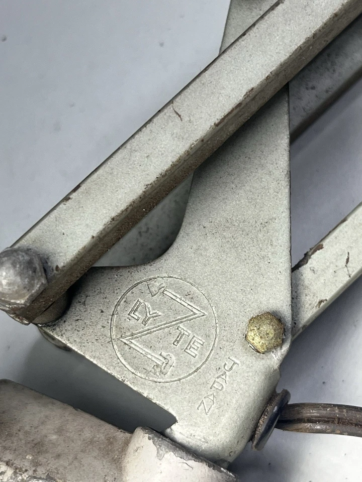 Vintage Z-Lyte Articulating Swing Arm Drafting Desk Table Lamp by Yamada Lamp Co - Image 2 of 4