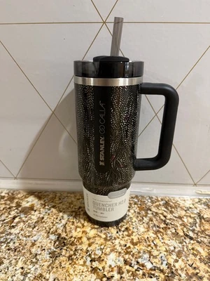 Stanley x Calia 30oz Flowstate Quencher H2.0 Tumbler Black Serpent Brand New