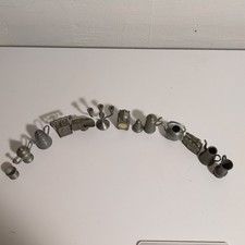 Konvolut antike  Zinnfiguren, Uhr, Kerzenständer, Gießkanne etc. für Puppenstube