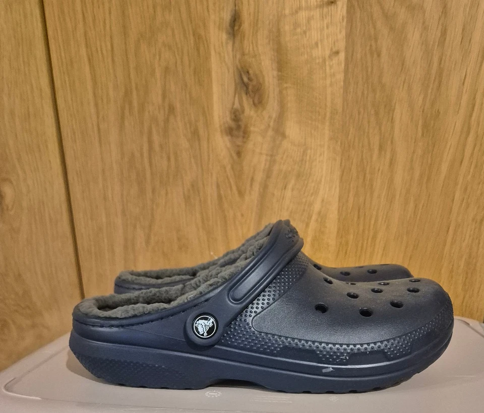 Crocs gefüttert Hausschuhe Gr. 39-40, m7/w9 Neu - Bild 2 von 3