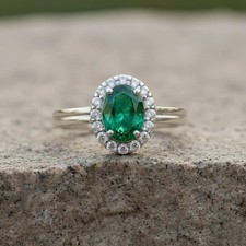 4.20 Ct Oval Cut Natural Emerald & Diamond We...