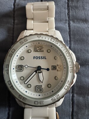 FOSSIL CE 5009 WHITE CERAMIC CASE SILICONE BAND BLUE DIAL ACCENTS DATE  Preown