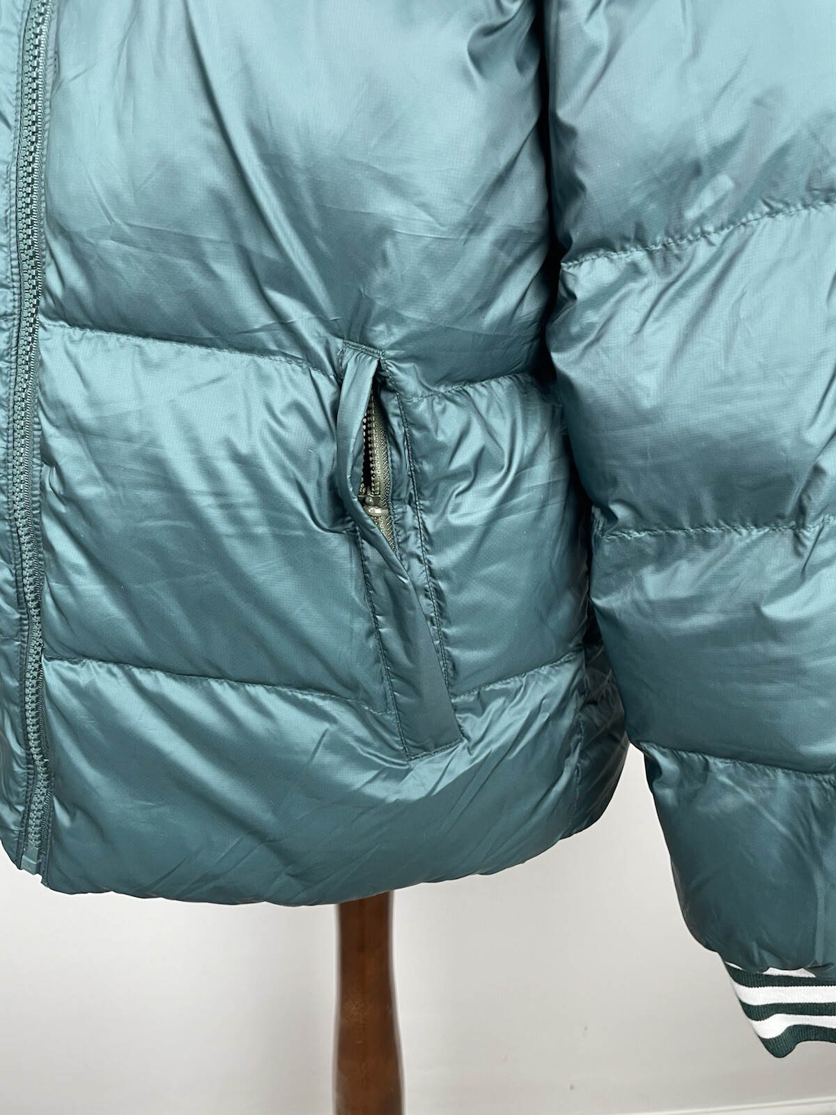 Adidas Originals SST Superstar Reversible 3 Stripes Puffer Jacket Medium SAMPLE image 9