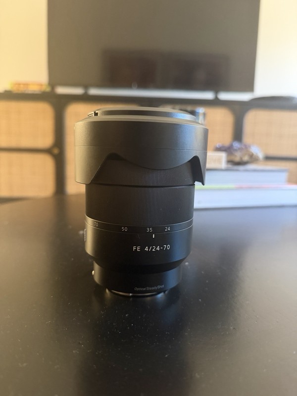 Sony FE 24-70mm f/4 E-Mount Zoom Lens OSS Vario-Tessar T* SEL2470Z