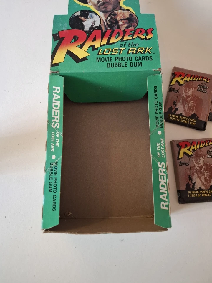 TOPPS Indiana Jones Raiders Lost Ark 5x Trading Card Sealed Wax Pack 1981 & Box - Image 3 of 4