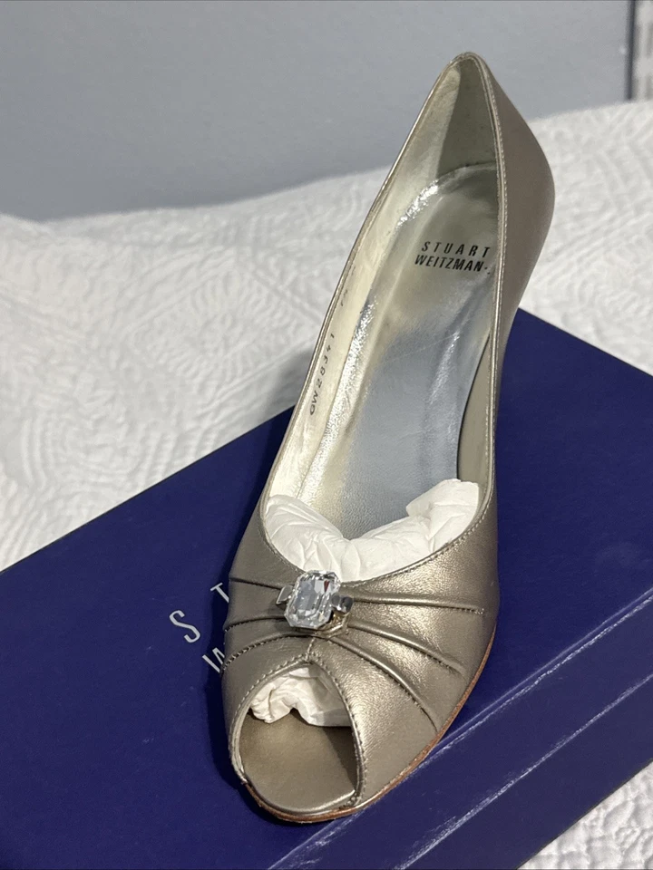 Tacones Stuart Weitzman charol punta abierta dorados 7,5 medianos Foto 4 de 4