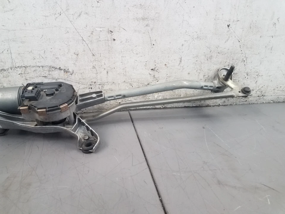 2011 Mercedes Benz AMG E 63 Windshield Wiper Motor / Arms #7920 B3 - Image 4 of 4