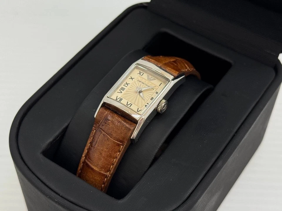 Relógio feminino EMPORIO ARMANI modelo AR-0254 aço inoxidável quartzo PRECISA DE BATERIA - Imagem 2 de 4