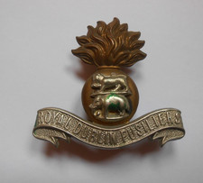 ROYAL DUBLIN FUSILIERS    genuine real service issue ww1   Cap Badge