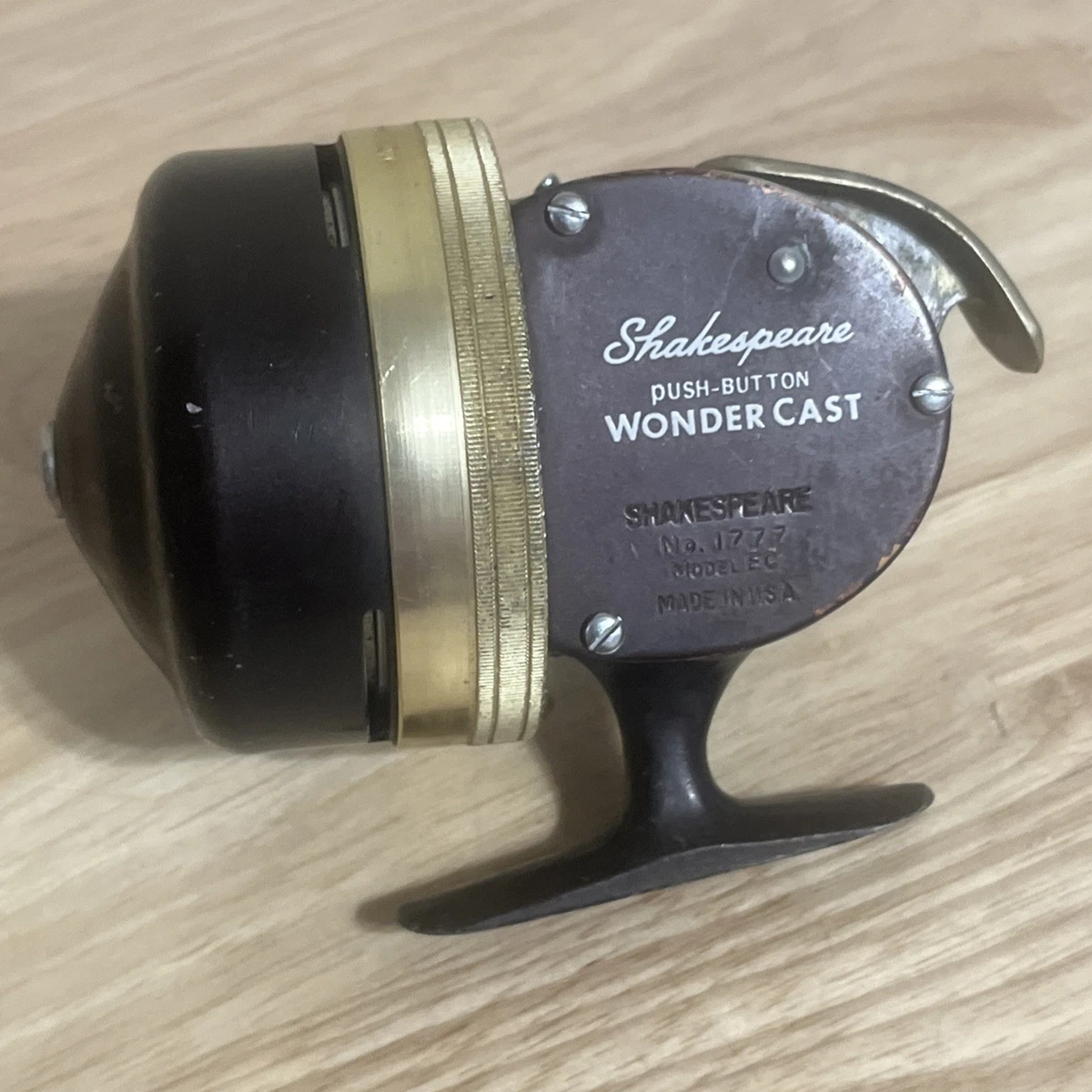 Shakespeare Wondercast In Vintage Casting Fishing Reels for sale