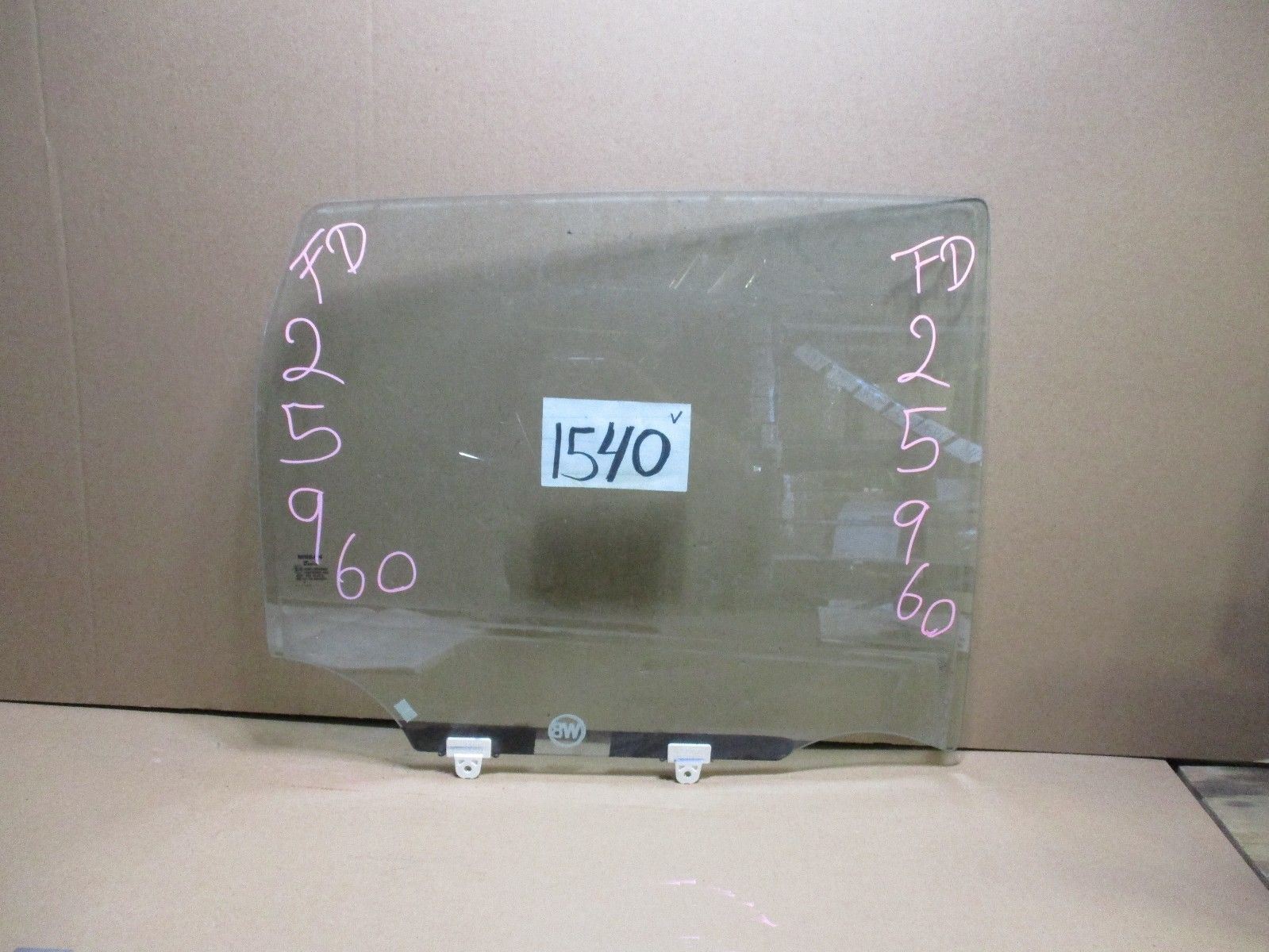 14 15 16 Nissan Versa HATCHBACK  REAR PASSENGER Used Door Glass #1540-V 