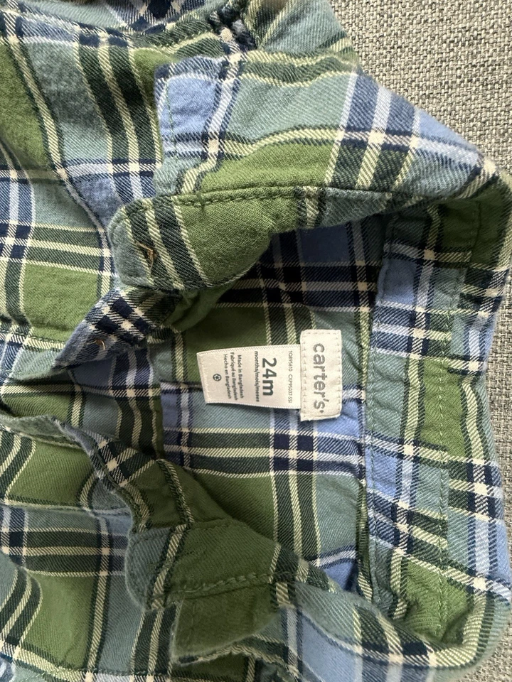 Camisa Carter’s para niño 100 % algodón Foto 3 de 4