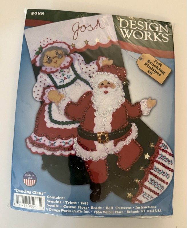 Design Works Dancing SANTA + MRS CLAUS Felt Applique Christmas Stocking Kit 5088