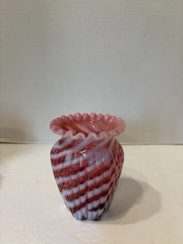 FENTON VASE CRANBERRY OPALESCENT SPIRAL OPTIC