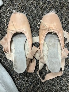 Suffolk Pink Satin Ballet Pointe Shoes Women Size 6.5 MPN 120 Dance Footwear