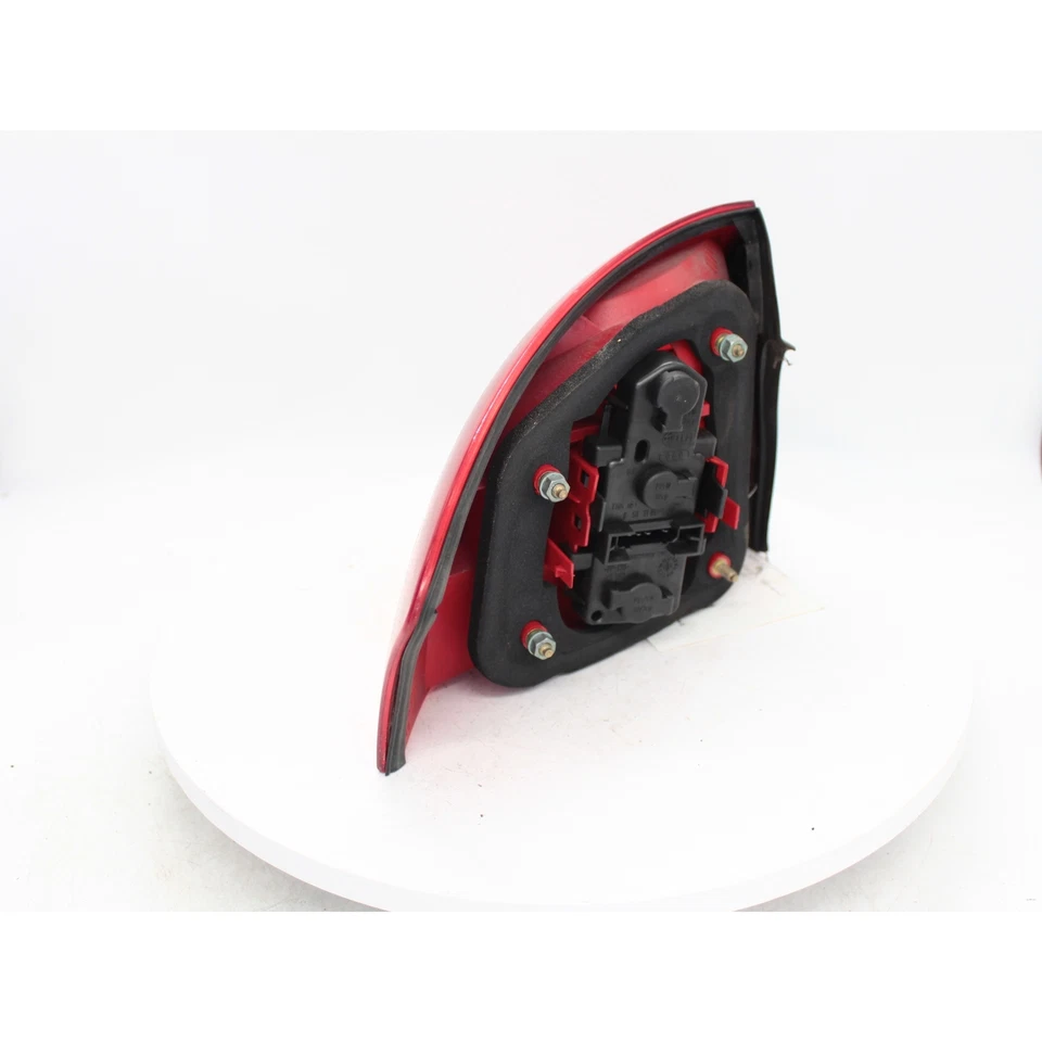 2008 Chevrolet Aveo5 RR Tail Light Assembly Part Number - 4B5945095A - Image 3 of 4