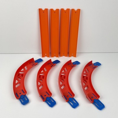 Hot Wheels Eckset. 4x Böschungskurven in rot & 4 23cm Gleisstücke. 