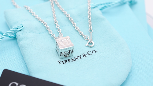 Authentic Tiffany & Co. Atlas Cube Lock Padlock Necklace 17.4" Silver w/Pouch - 第 1 支影片,共 1 支