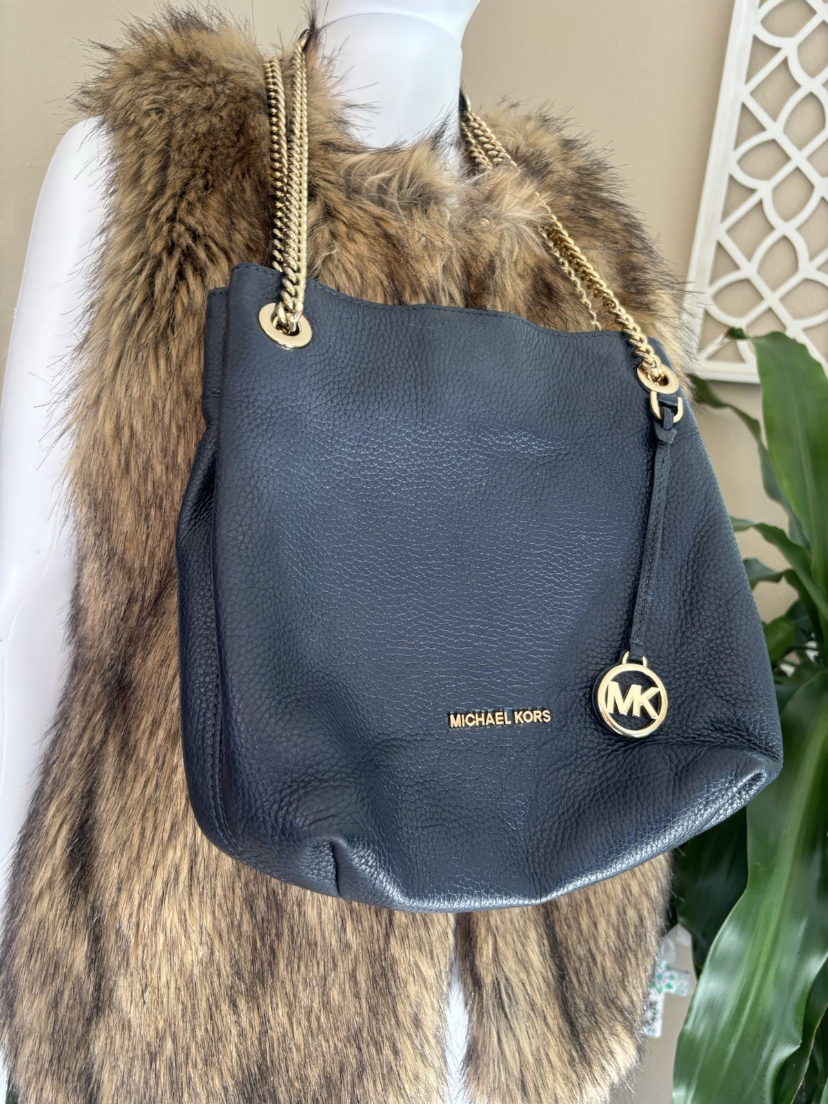 Michael Kors Jet Set Chain medium shoulder tote in black pebbled leather thumbnail 2