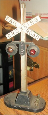 LIONEL - AUTOMATIC FLASHING RAILROAD CROSSING SIGNAL (A) - O TRAIN