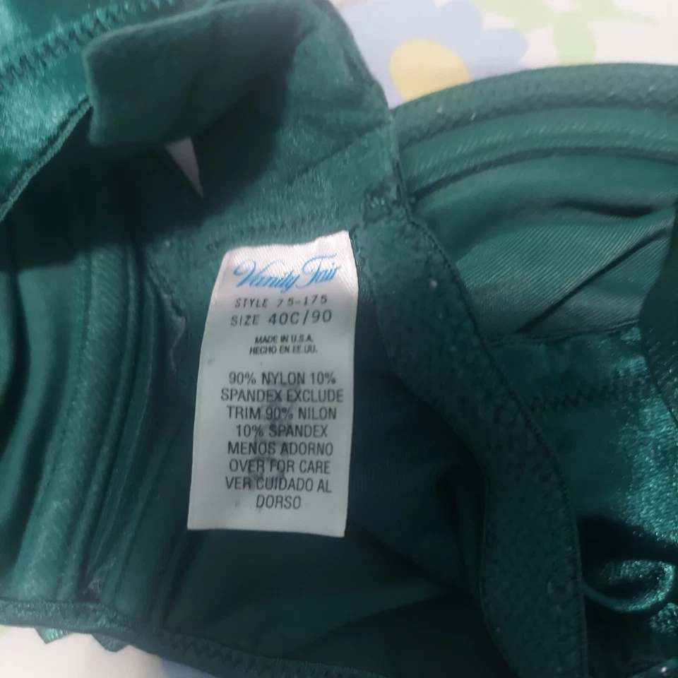 Sujetador Vanity Fair 40 C, correa ancha verde esmeralda, con aros Foto 4 de 4