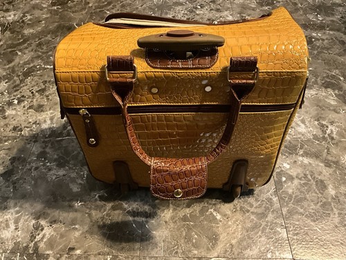 SAMANTHA BROWN EMBOSSED CROC WHEELED 15"CARRYON GOLD/BROWN 7 PC SET - Picture 4 of 15