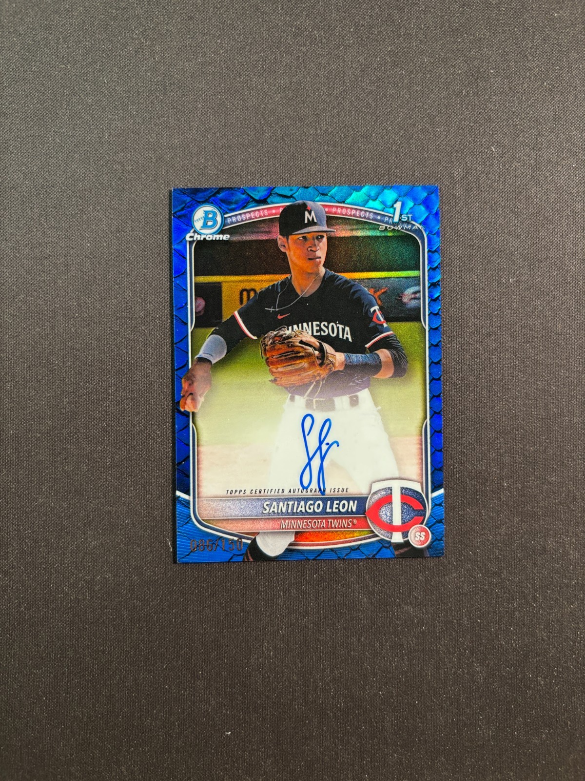 2025 Bowman Chrome #CPA-SL Santiago Leon 1st Blue Reptilian Auto 086/150 BJMY