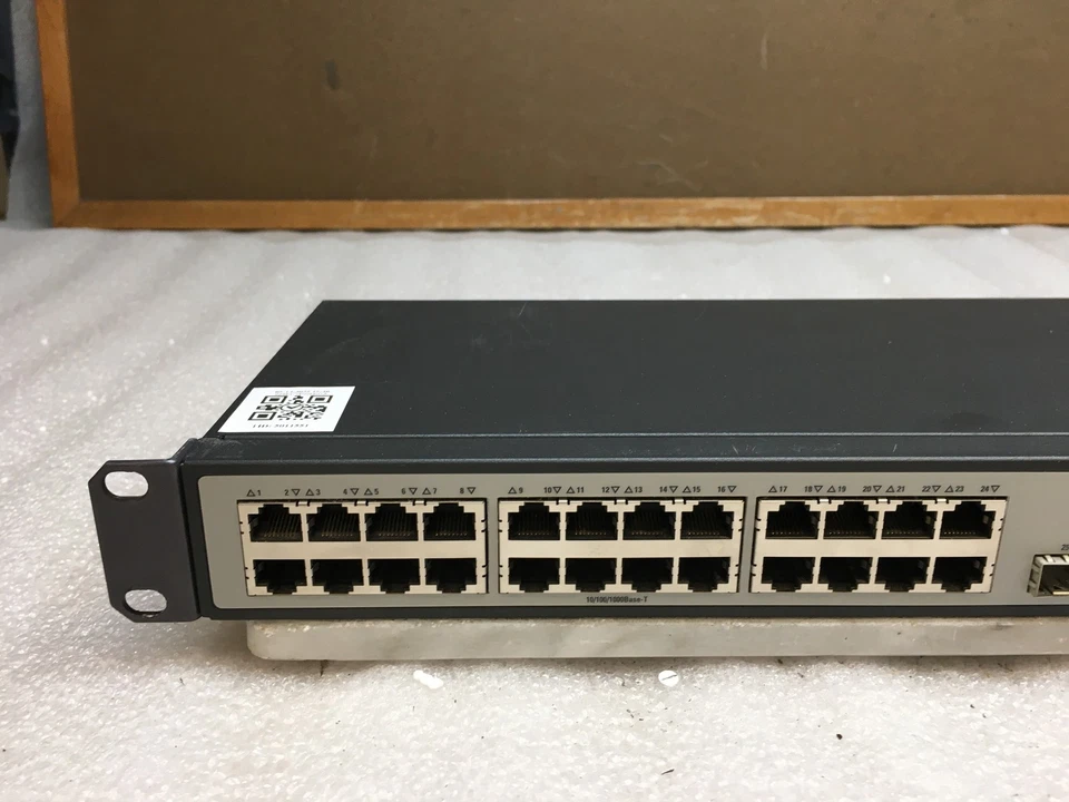 Interruptor de línea base 3COM 3CRBSG2893 2928-SFP Plus 1000 Base-X con montaje en rack Foto 2 de 4