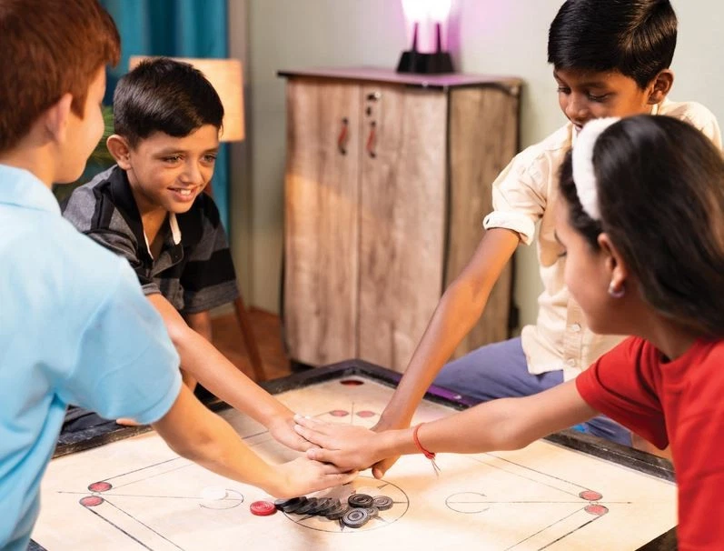 Large Carrom Board Game PREMIUM QUALITY Size 81cm x 81cm With Striker and Coins - Image 3 of 4