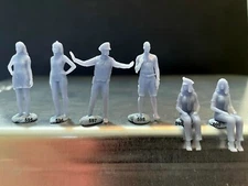 1:64 Figures  - Resin / unpainted -great for Dioramas #147 Miniature People