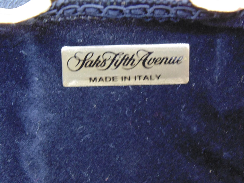 Bolso sin asas vintage Saks Fitth Avenue Italia con lazo dorado cadena rota  Foto 4 de 4