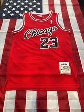 🔥Mitchell & Ness 🔥 Michael Jordan 🔥 Bulls 1984-1985 Rookie Jersey Men's M🔥